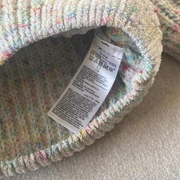 ON Rainbow Knit Sweater - Picture 4 of 5